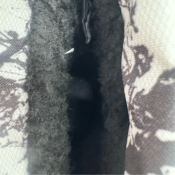 ARCTIX Womens sz 7 Cracked Marble White Quilted Faux Suede Tracer Boot NEW - Picture 8 of 12